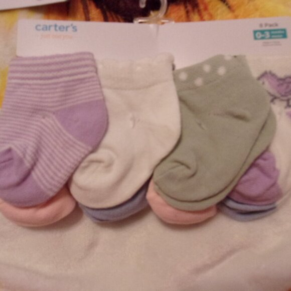 New Baby Bundle of Accessories Socks, hats, mittens - Picture 5 of 5